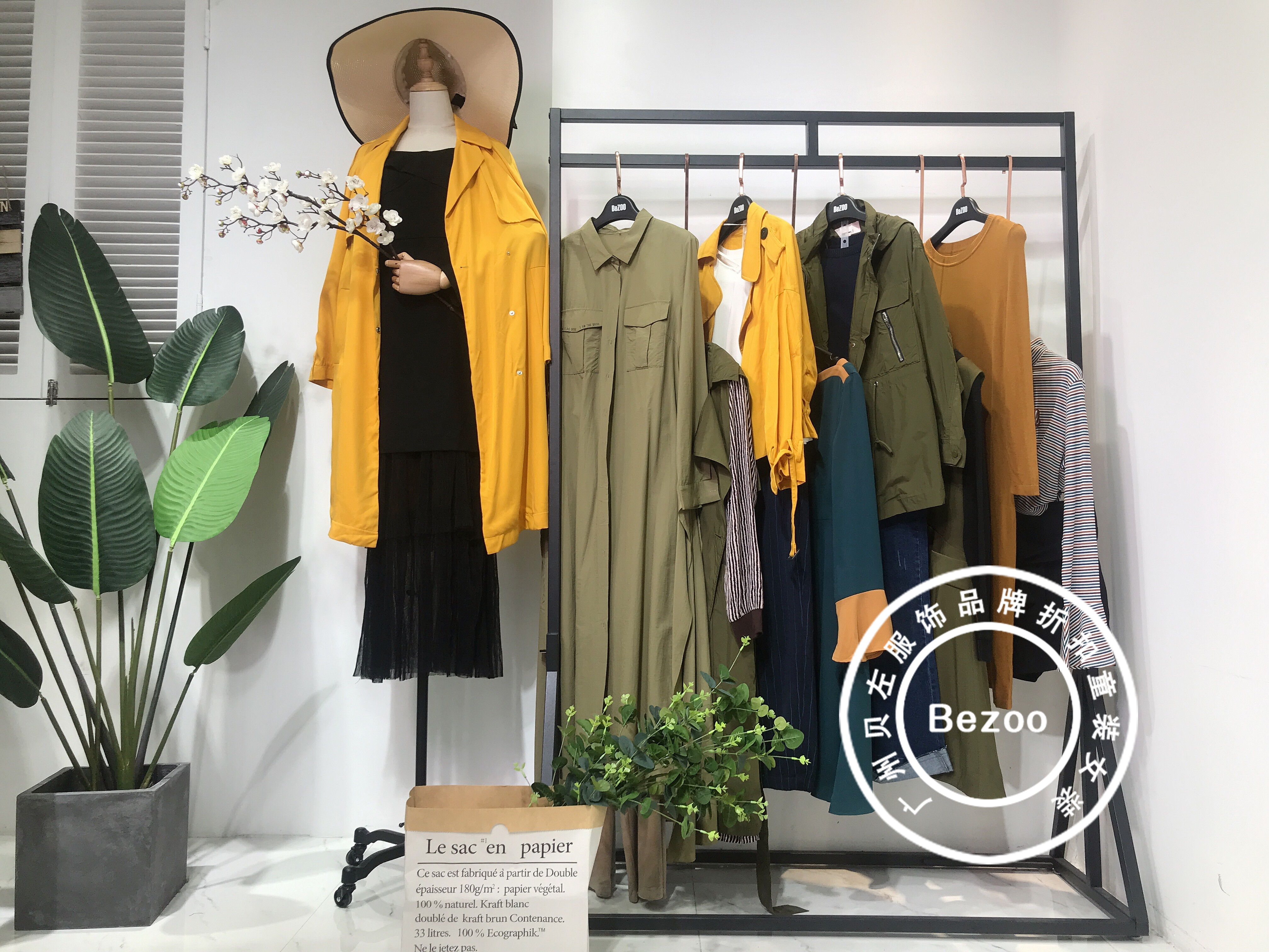 三彩的衣服最新款,三彩秋季新款实体店