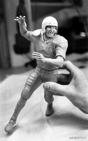 西西弗斯雕塑图片,巨型雕塑托尼斯塔克