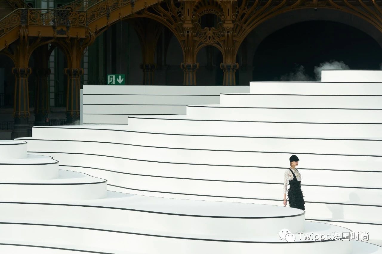 2020秋冬巴黎时装周givenchy秀场 (jacquemus 2020巴黎时装周秀场)