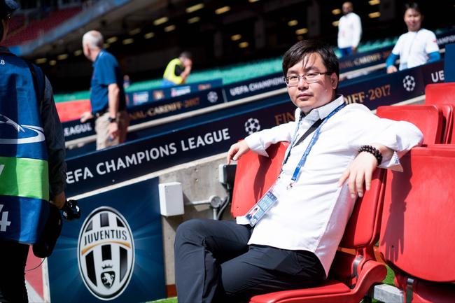 足球写手陈驰,让多少球迷黑暗中漫舞