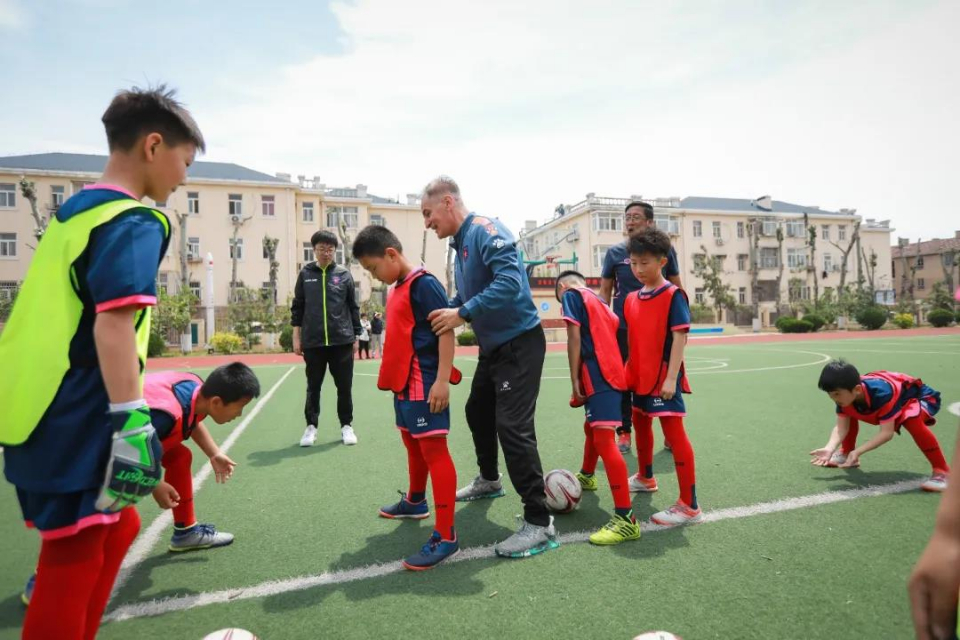 青岛香江路第一小学校长杯足球赛,青岛宁安路小学校长杯足球
