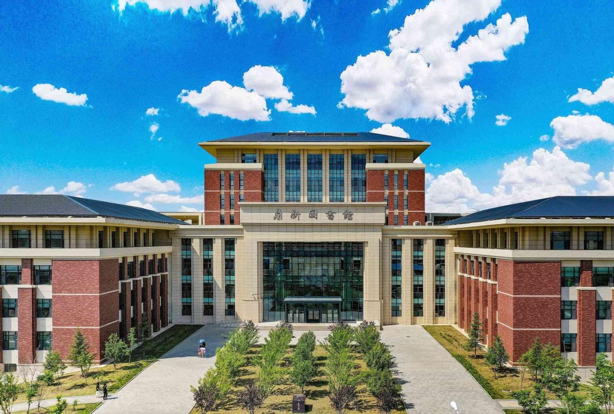 牛！走出12位两院院士，李克强总理曾来此访问，揭秘吉林大学的“硬核”学院