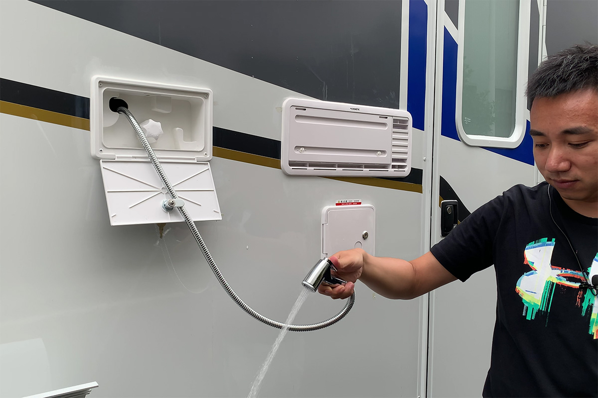 依维柯国产四驱6座房车,新星房车t600依维柯国产