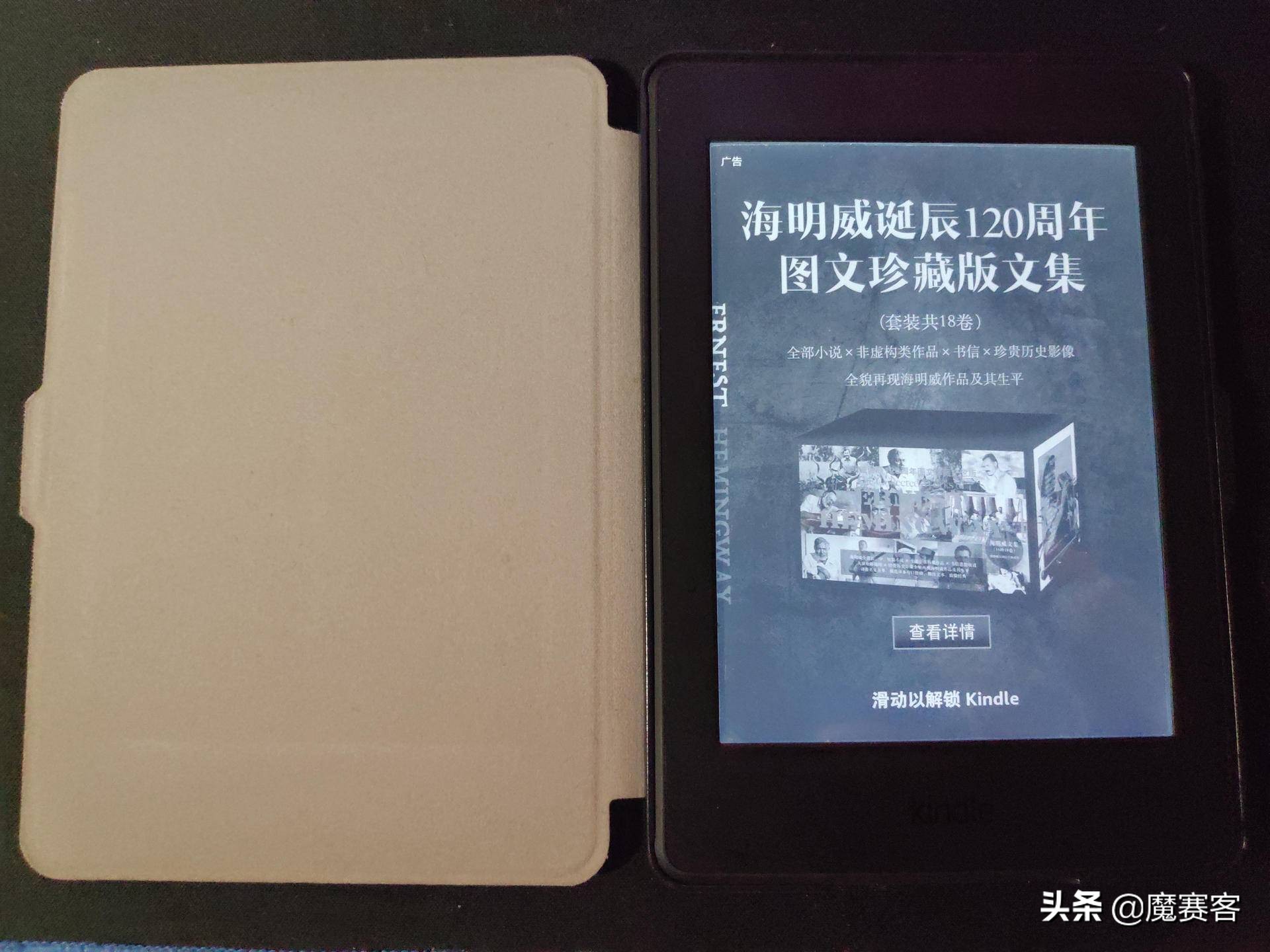 成年人的写字桌,成年人桌面书架