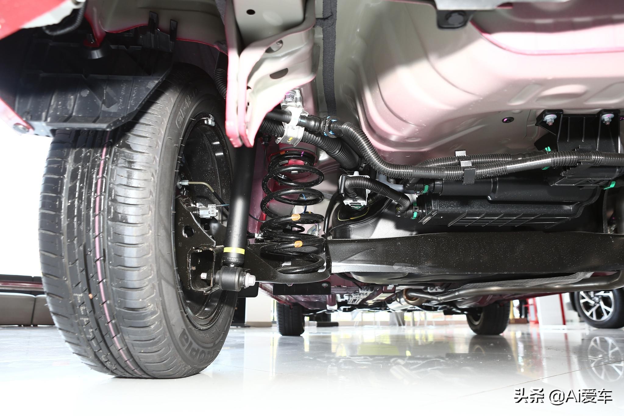 丰田yarisl致炫2015款简介,便宜油耗低的自动挡车