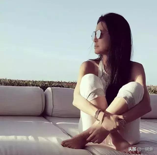 19岁被国家队淘汰,40岁改行赚25亿,她的人生才叫传奇!