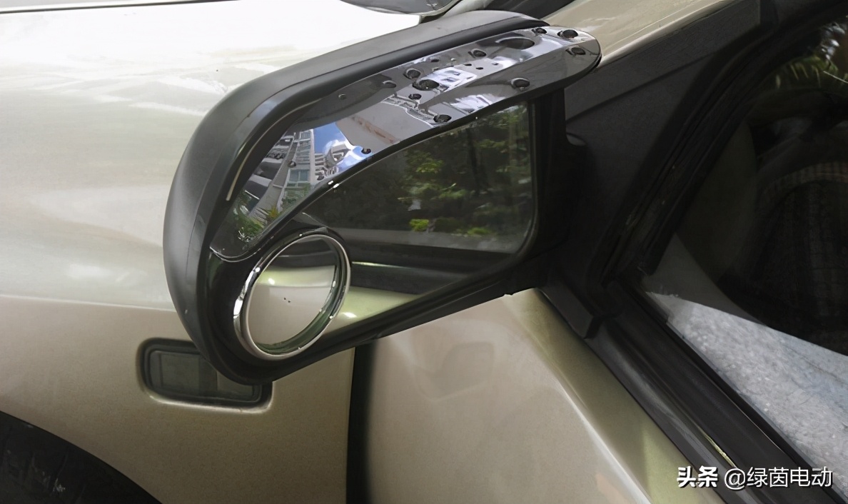 老款经典夏利两厢二手,2004年两厢夏利图片