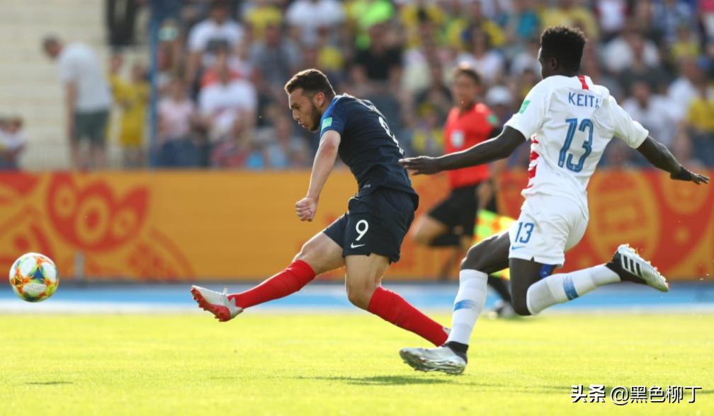 大冷！世青赛头号热门出局，球员捂脸不敢相信，“足球荒漠”逆袭