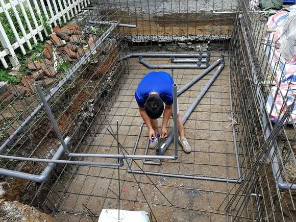 地面上鱼池自动排污过滤施工方法,鱼池过滤系统怎么实现自动排污的