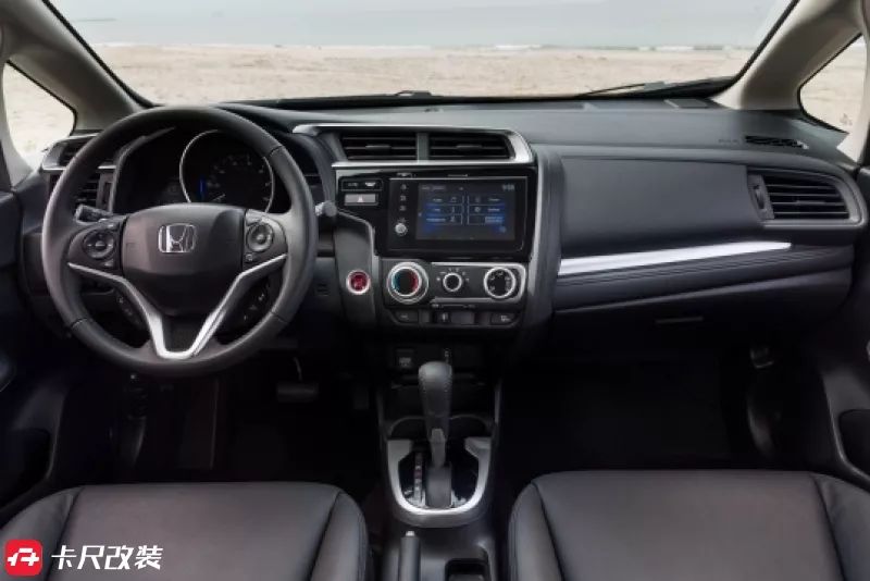 白色本田飞度潮享版怎么改装好看,7万买飞度60万改装