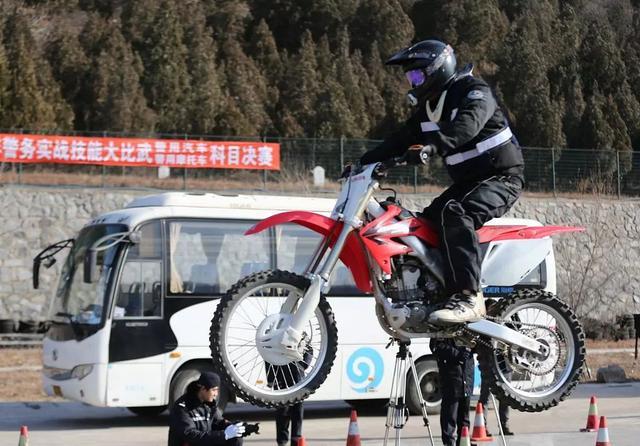 摩托车年审过期限还能再审么,摩托车驾驶证过期多久还可以审