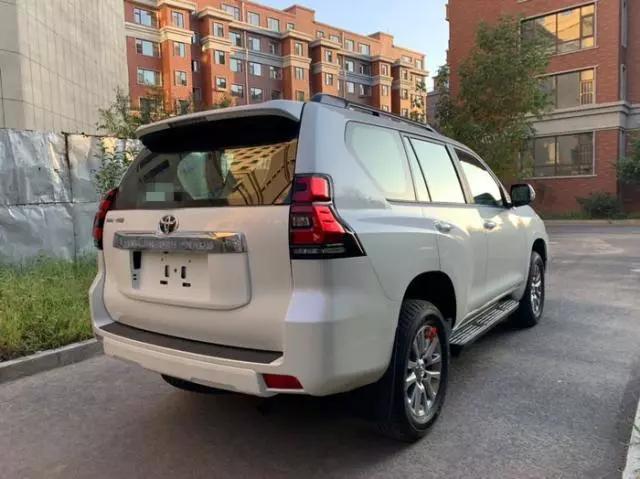 我是快递员，工资6千，有5万元现金，适合*款贷**买丰田霸道吗？