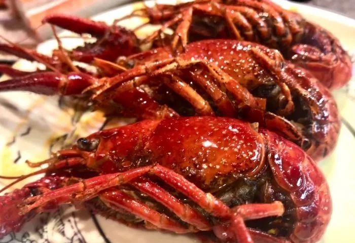 南宁美食推荐必吃龙虾,南宁最好吃的五香龙虾