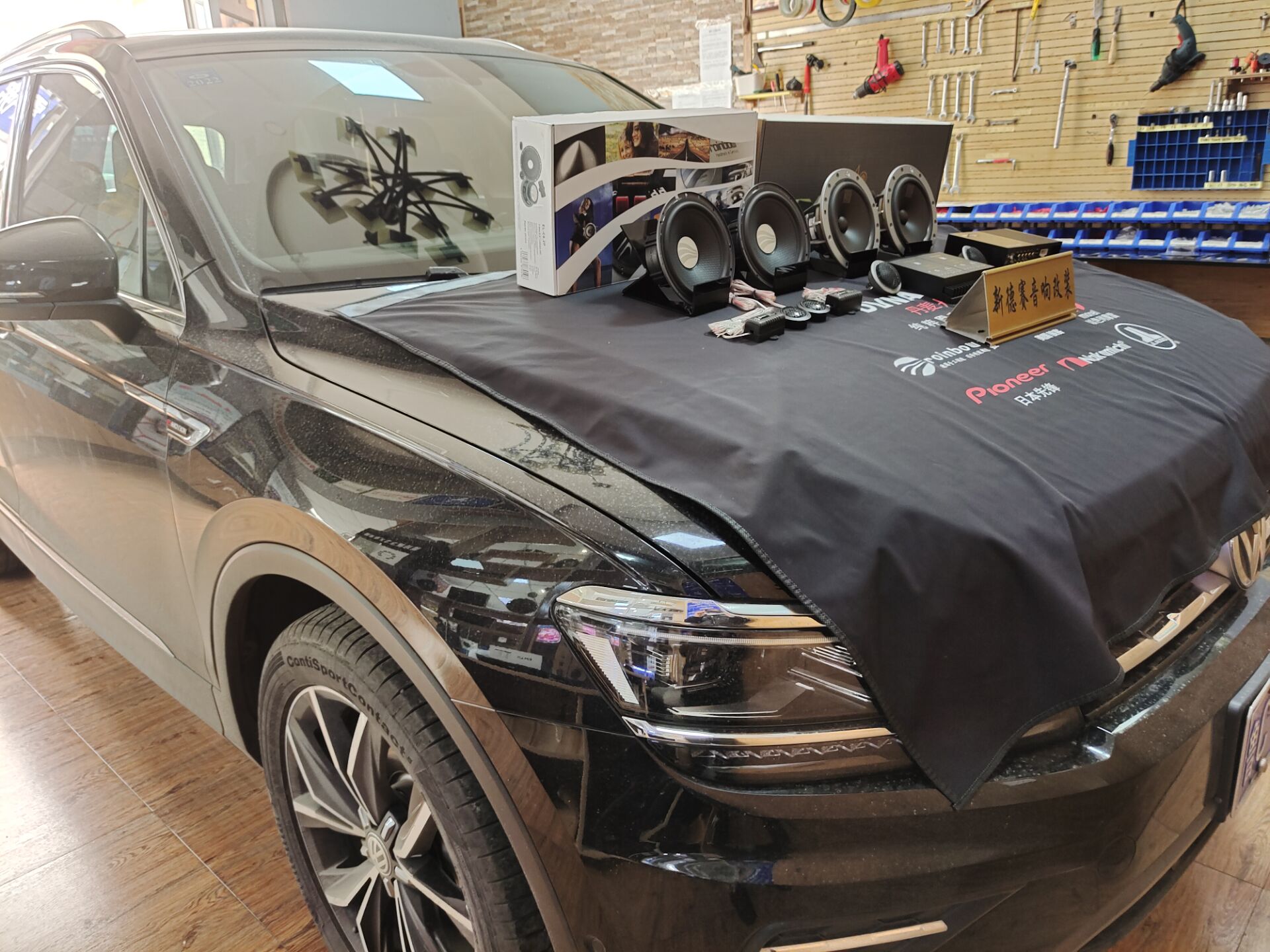 汽车音响怎样才算好音质？大众途观改装丹拿236四十周年喇叭