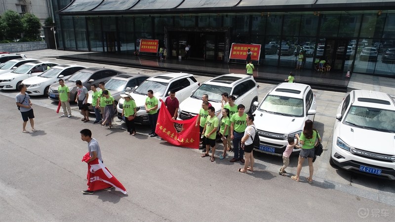游山玩水老有所乐,和朋友一起游山玩水