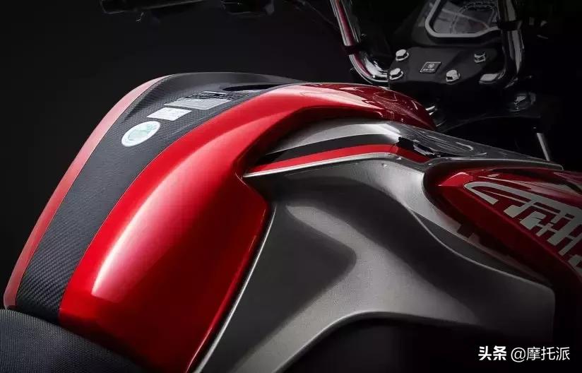 五羊本田猛鸷190最新款多少钱,新款五羊本田猛鸷cb190x白色