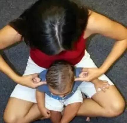 一岁宝宝睡偏头戴婴儿矫正头盔,七个月宝宝戴头盔多久能纠正头型