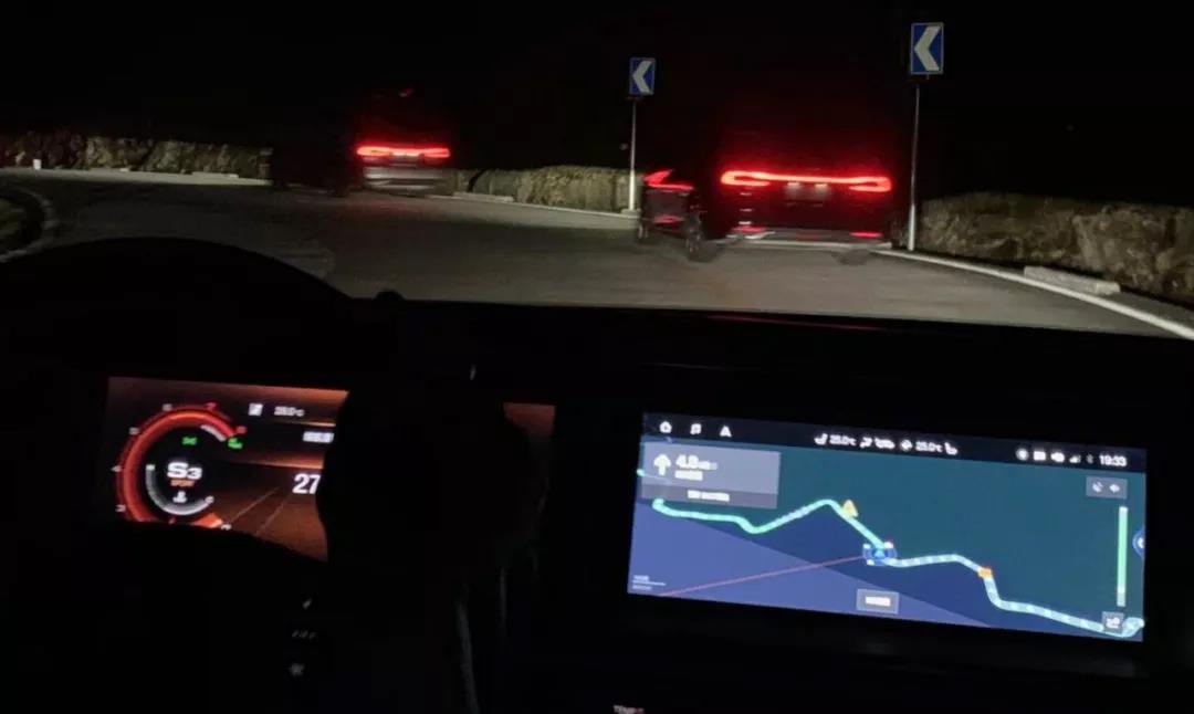 开着它劈弯，“人设”都给劈崩塌了