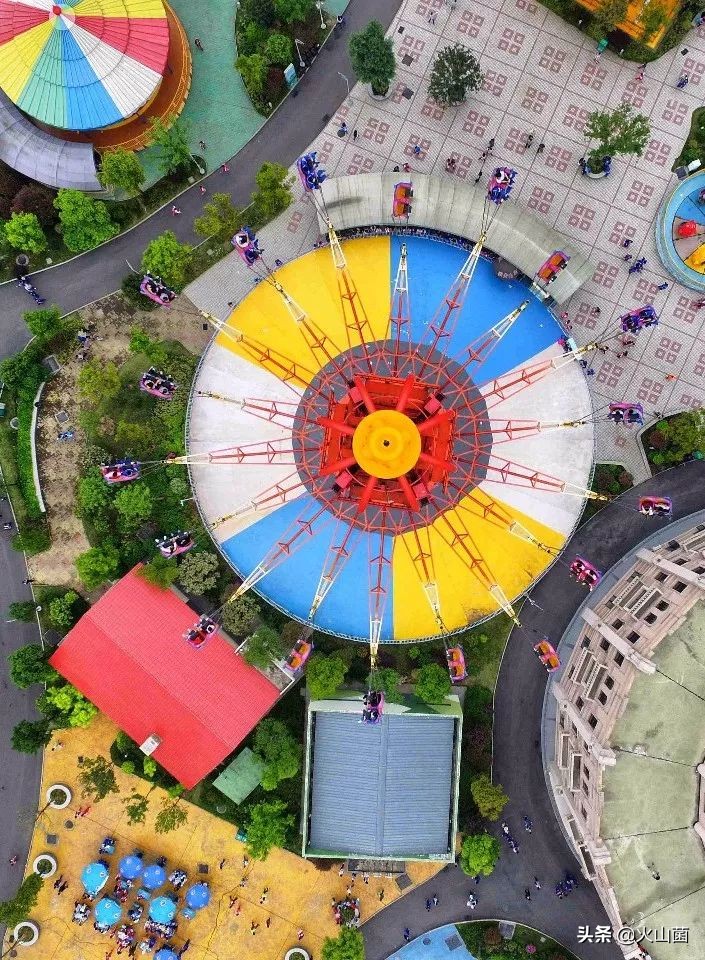 逃离高温“熔炉”，南方的夏天就该玩雪