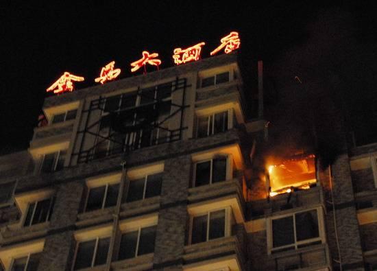 油烟机长期不清洗有哪些危害,油烟机的陈年油垢怎样轻松除掉