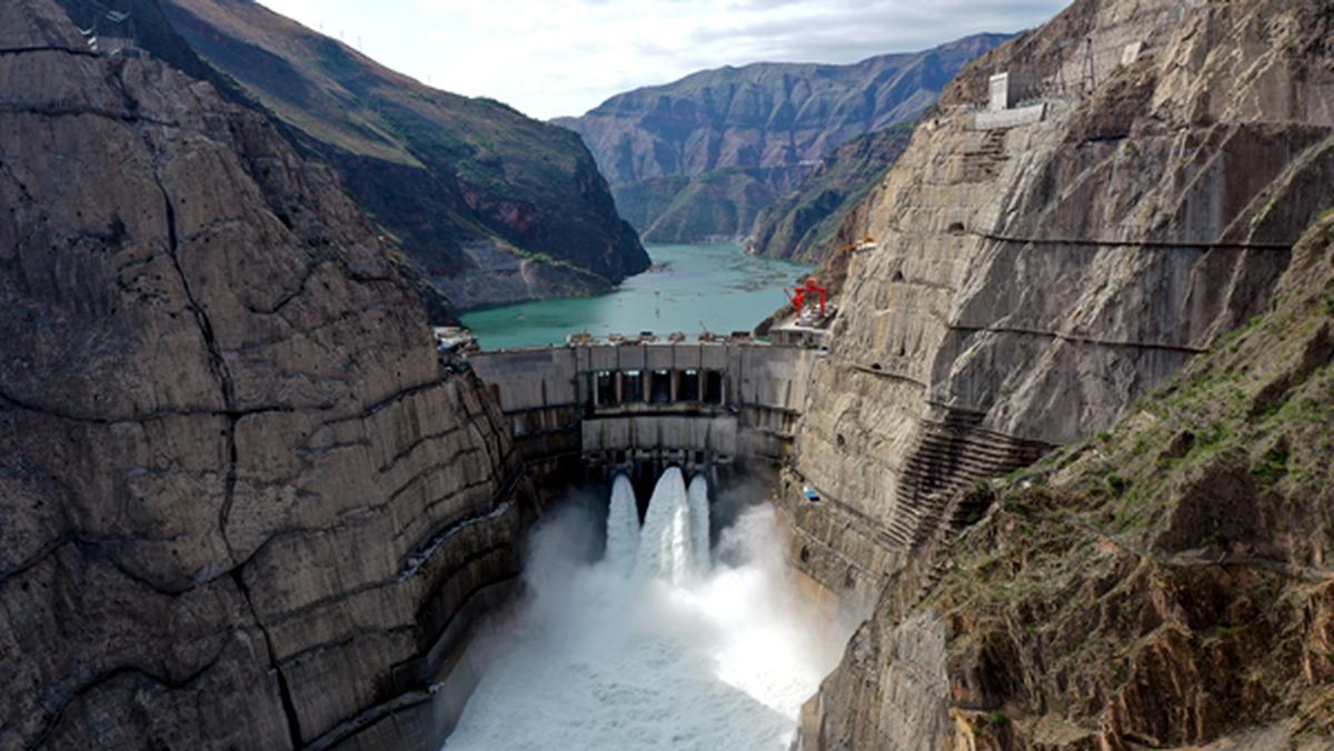宏伟壮观的金沙江白鹤滩水电站,深山峡谷里的水电站