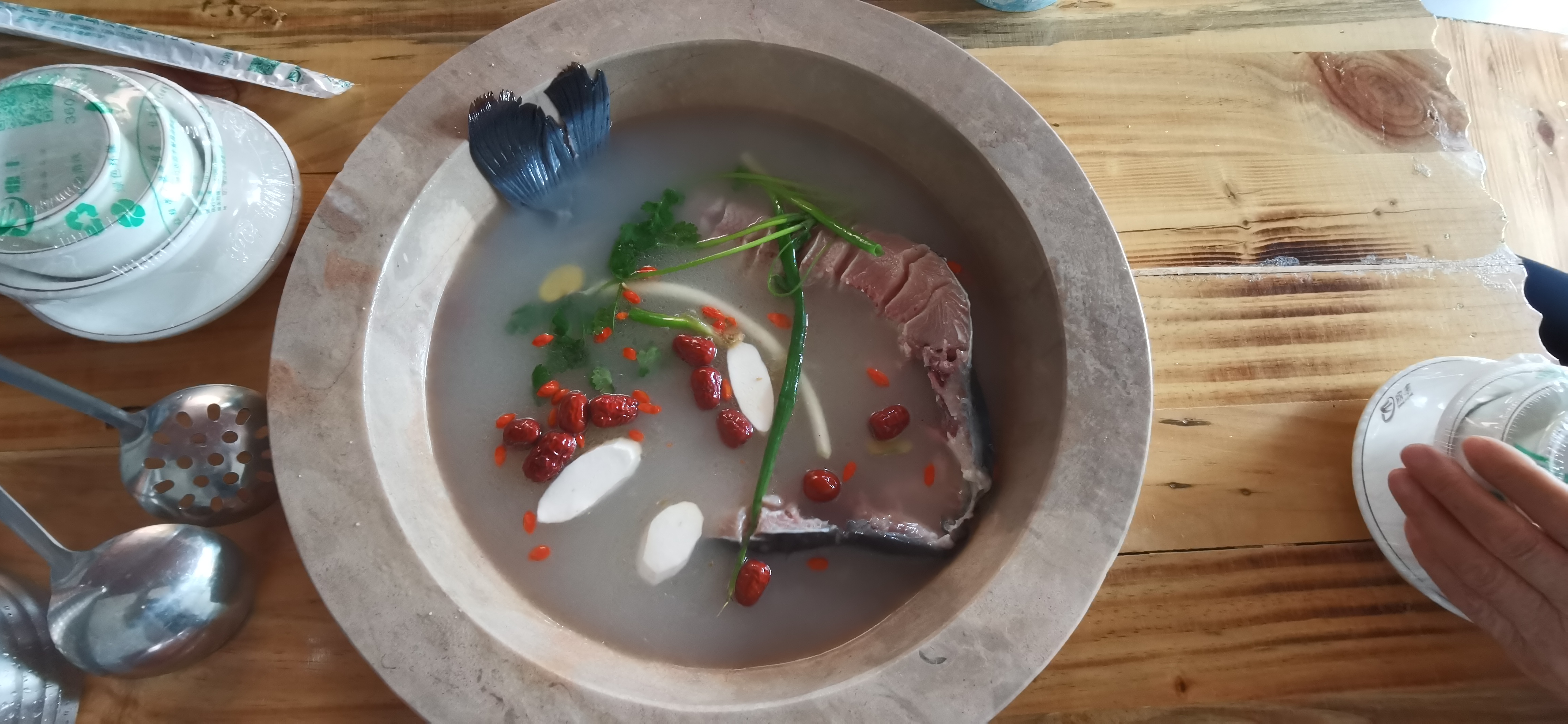 抚仙湖哪里吃铜锅鱼实惠,抚仙湖湖边哪里的石锅鱼最好吃