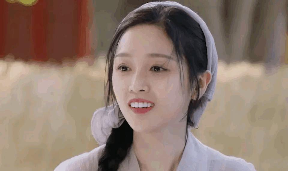 凸嘴更能显风情？满屏烤瓷牙的影视圈，可能早忘了“美人三分龅”