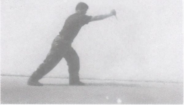 警用防暴棍和匕首警拳,警用防暴橡胶棍杀伤力