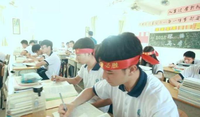 高考后学生沉迷游戏家长该怎么办,高考倒计时30天还在玩手机