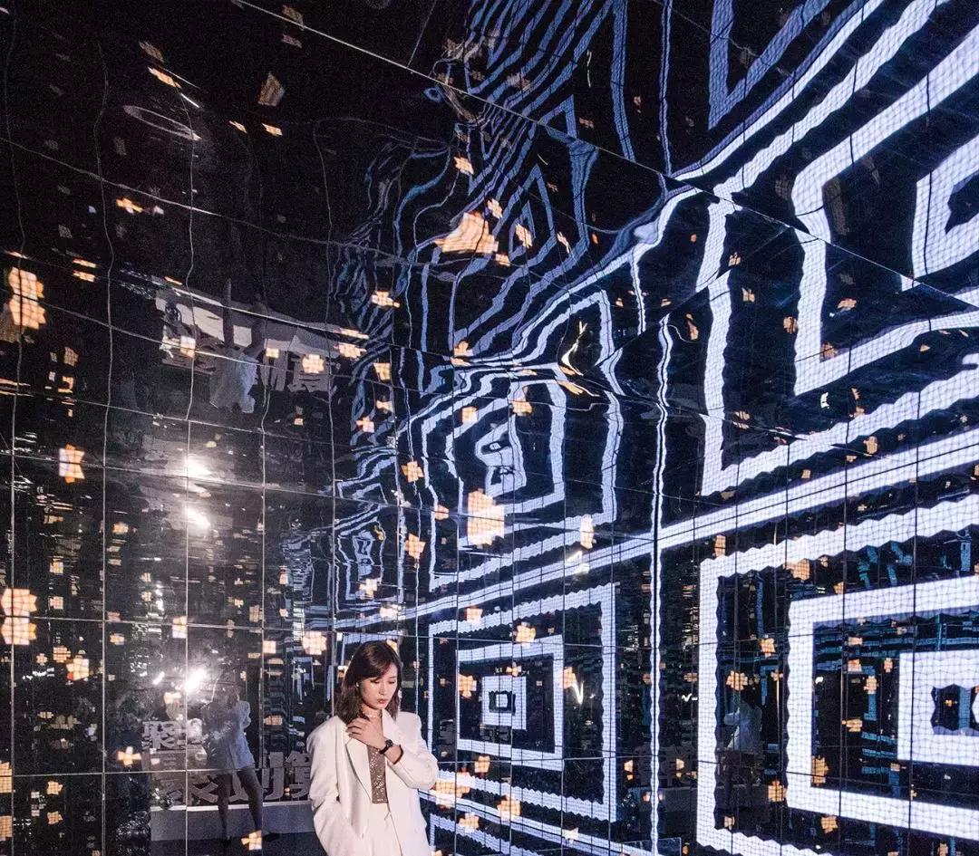 聚划算欢聚日光影之夜，开启满天星·光盛典