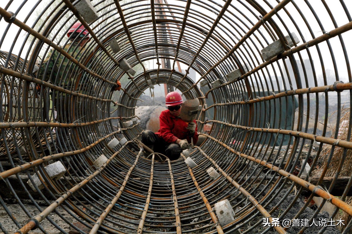 冲孔灌注桩钢筋笼如何设置保护层,灌注桩钢筋笼保护层垫块怎么设置