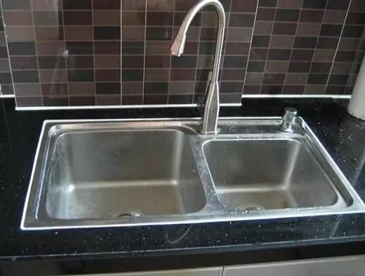 厨房玻璃胶发霉怎么去掉,厨房玻璃胶变黑清洁小妙招