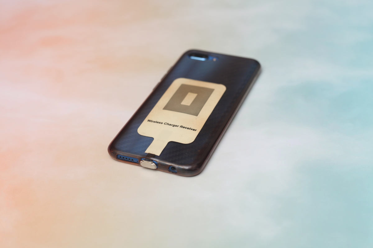 支持无线充电的手机套装,可以让我手机自动充电的软件