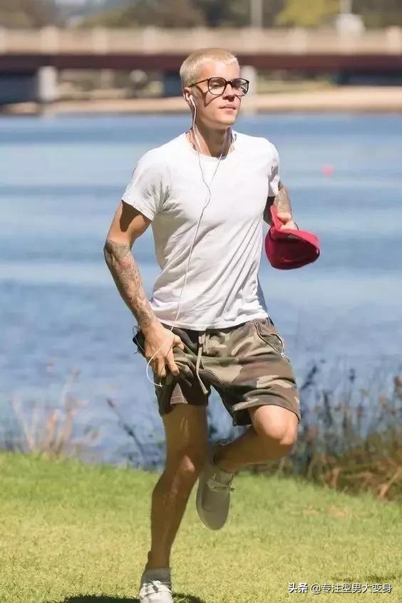 白t男生怎么穿,男人穿什么样的白衬衫好看