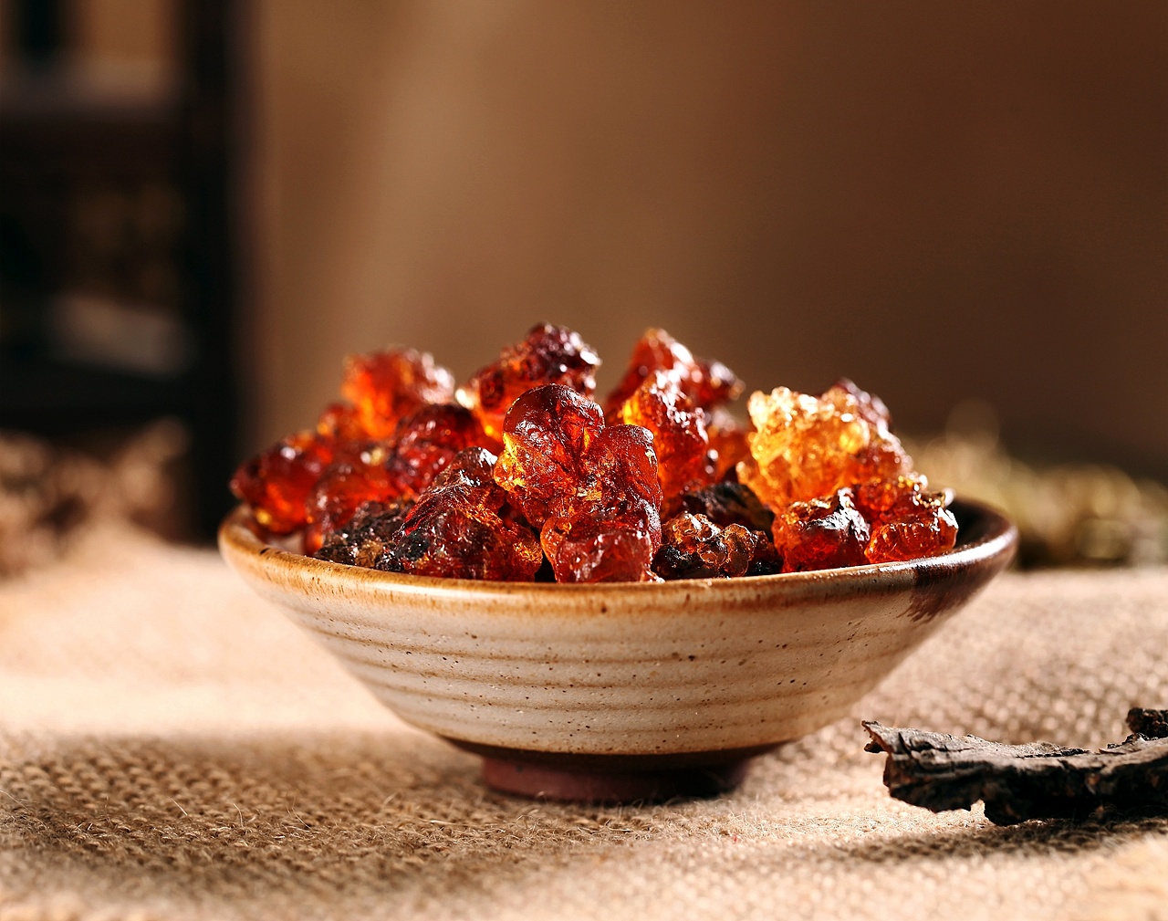 雪燕皂角米桃胶的正确炖法和吃法,桃胶炖雪燕的功效和作用