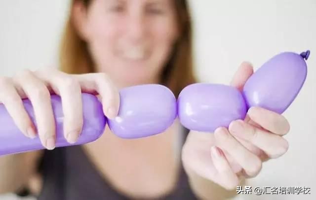 一根长气球拧小狗简单又漂亮,如何用魔术气球做小狗的视频