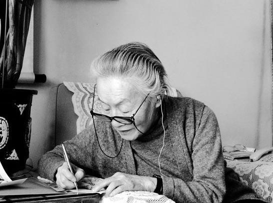 杨绛我不后悔对任何人好是真的吗,杨绛该经历的一样都不会少