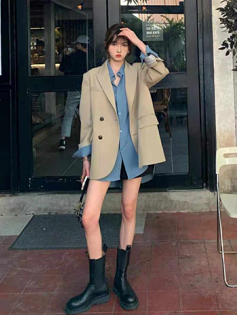 休闲浅蓝色西服怎么搭配衣服裤子,西服外套怎么搭配衣服好看