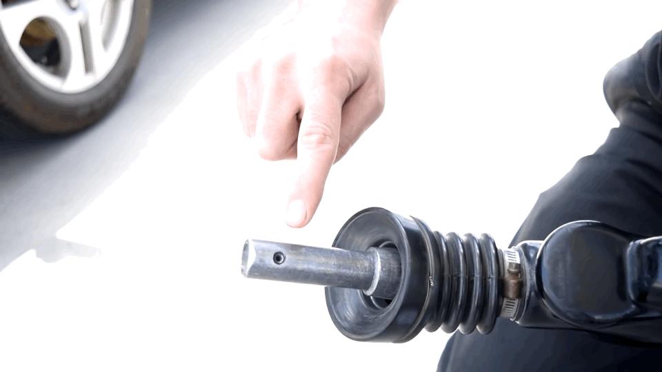 加油老是跳枪对车有影响吗,小车刚开始加油频繁跳枪怎么回事