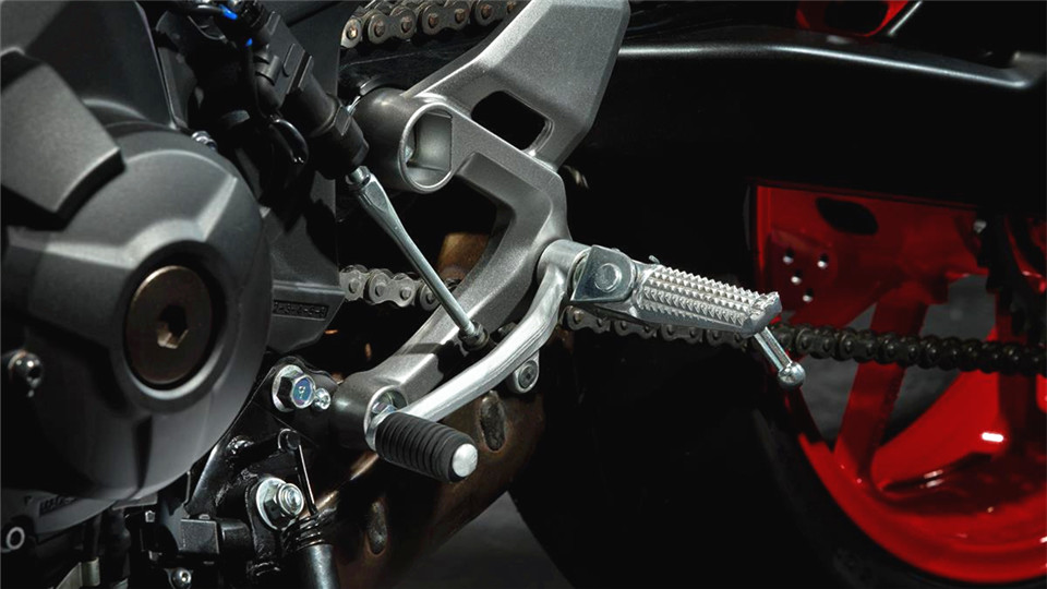 雅马哈mt-09和杜卡迪821选哪个好,雅马哈mt-09拉力版和铃木650