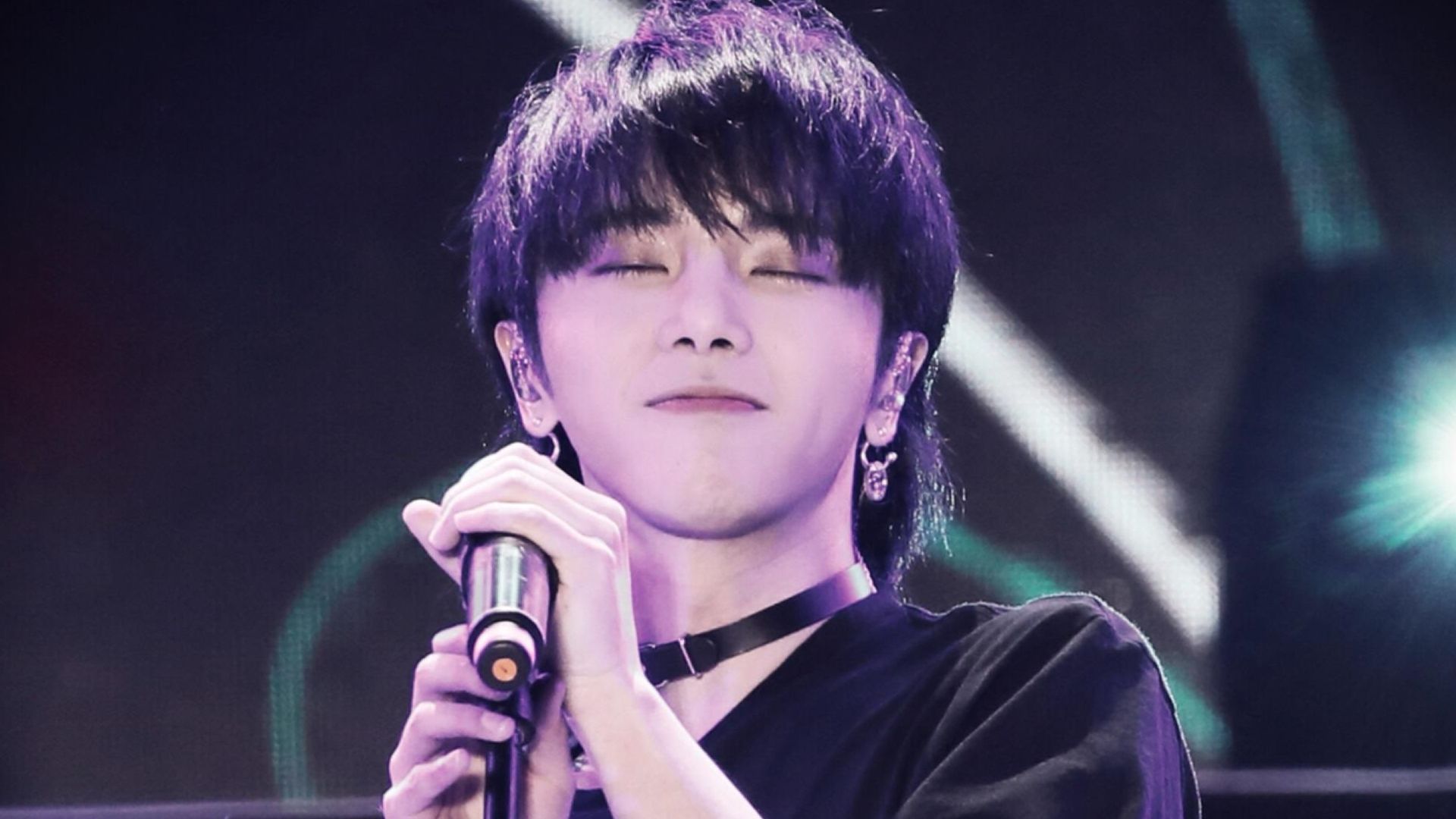 为什么一上台唱歌声音不稳呢,一上台唱歌声音就抖