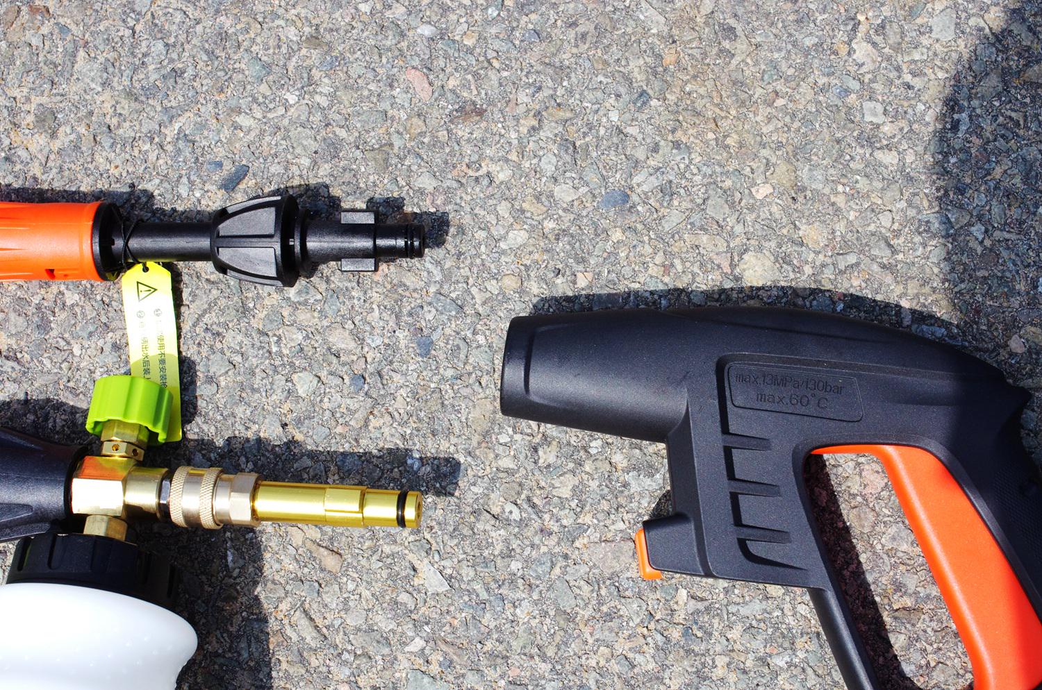 汽车布座椅有污渍怎么清洗,白色汽车上有黑色污渍怎么清洗