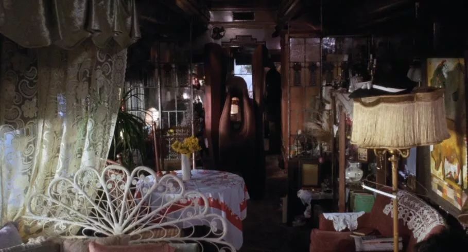 一个20岁小伙子的故事,一个20出头的男孩爱上一个女孩