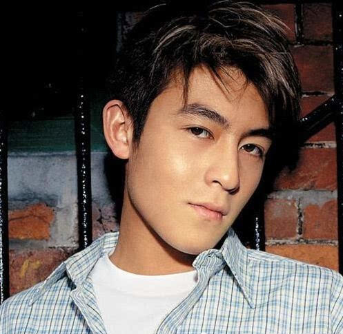 *疆新**棉花事件爆发后,艺人都在解约,而陈冠希余文乐签约耐克阿迪