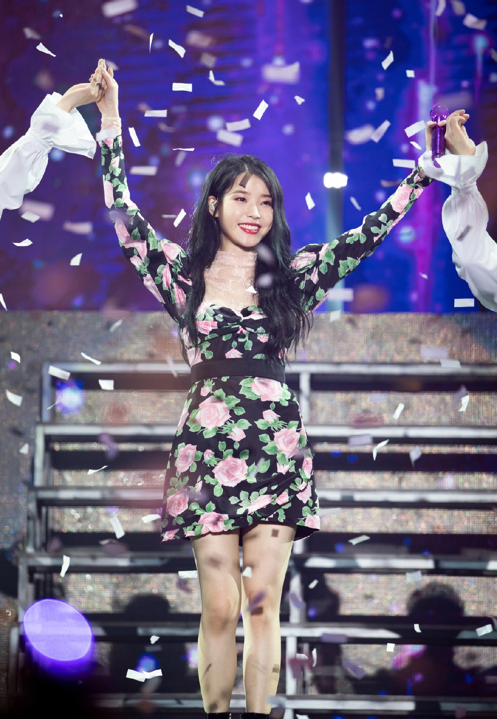 刘诗诗同款黑毛衣连衣裙,刘诗诗牛仔裙穿搭太惊艳了吧