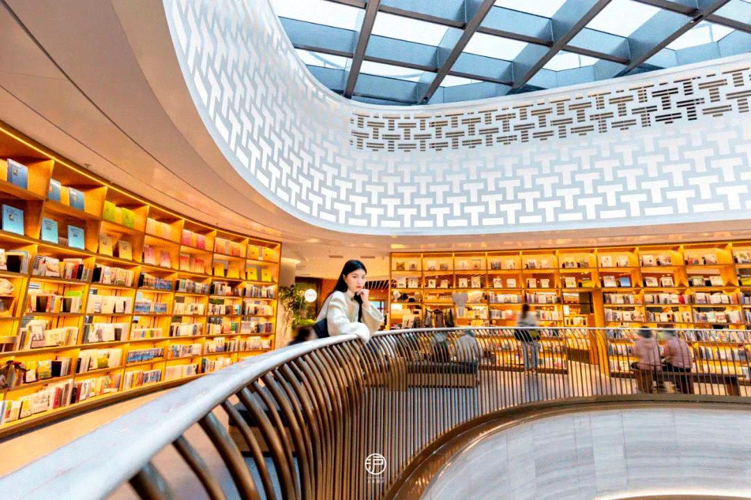 christiandiorcouture前滩太古里店,dior圣诞树前滩太古里