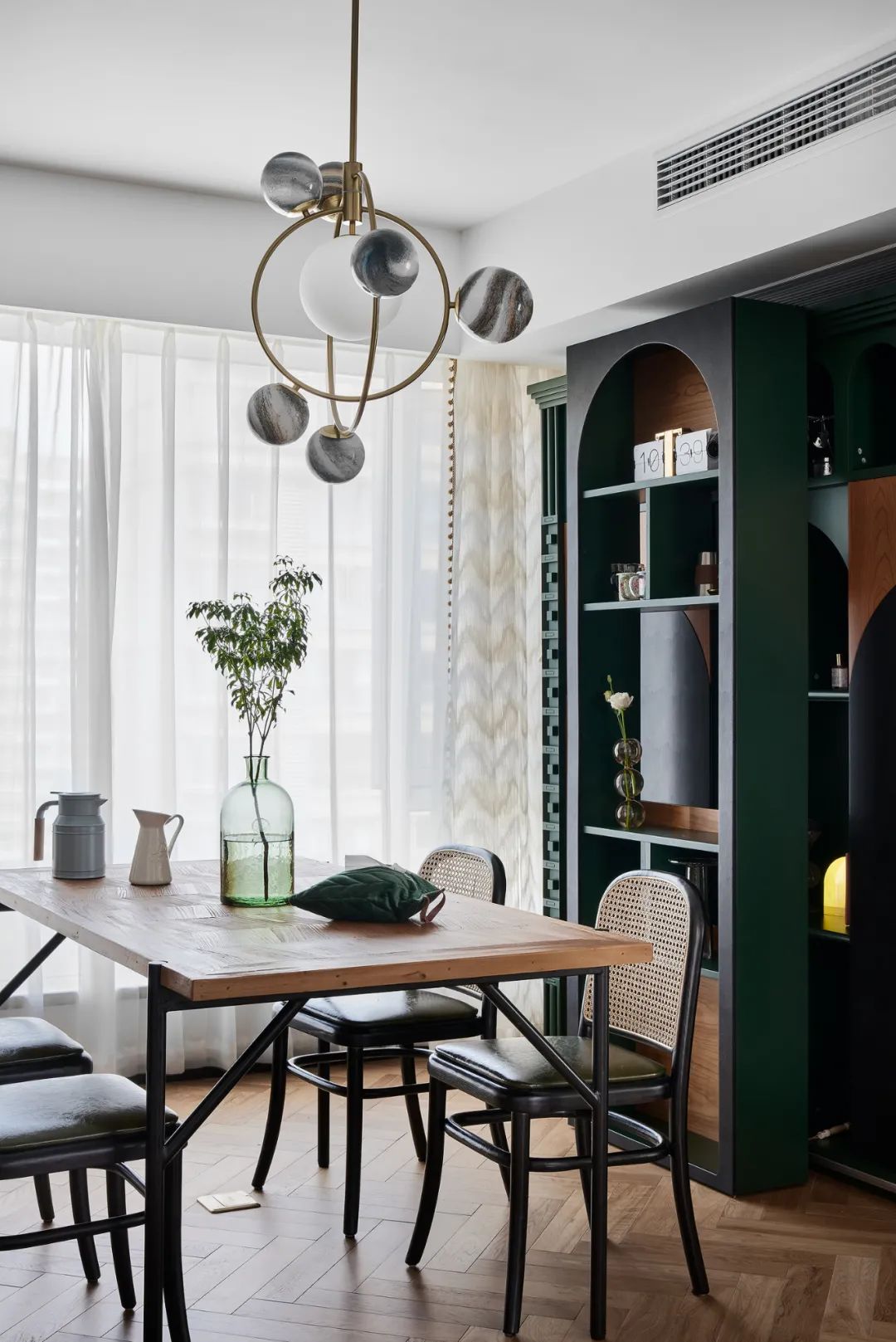 邻居秀家|细节控的家有多治愈?单凭她家开关就能出圈了