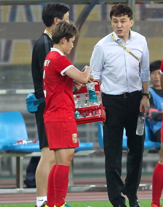 郝伟女足世界杯被罚上看台,郝伟2015女足世界杯