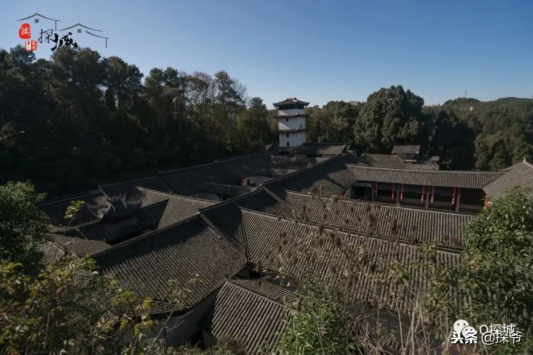 重庆小故宫红墙,重庆魔鬼山城一日游