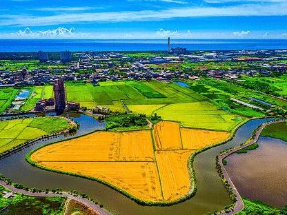 把废弃工厂改造成娱乐创意工场,把工厂开成旅游景点